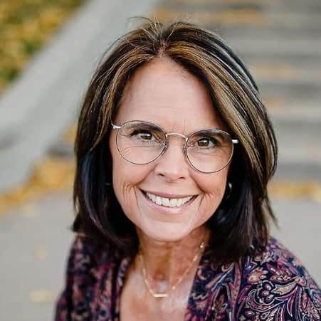 Head shot of Michele Cushatt